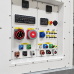 Façade de connexion d'un E-Power Nexa Energy Africa : prises PC1 à PC3, connecteurs Powerlock et entrées solaires